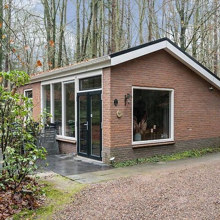 Inviting Bungalow In Epe With Hot Tub Villa Eksteriør billede